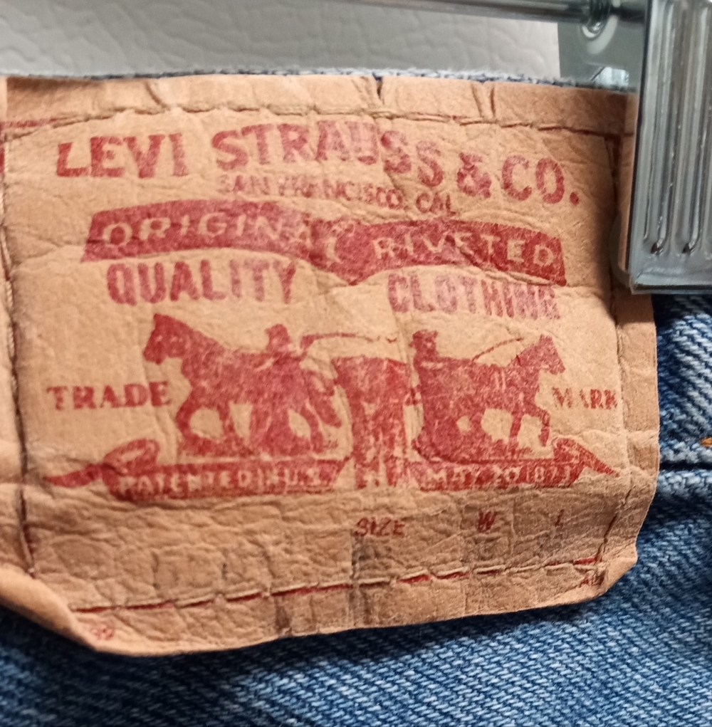Levi's Husky Boy’s Medium Blue Relaxed Denim Jeans Women Jorts Bermuda Shorts - Picture 13 of 13